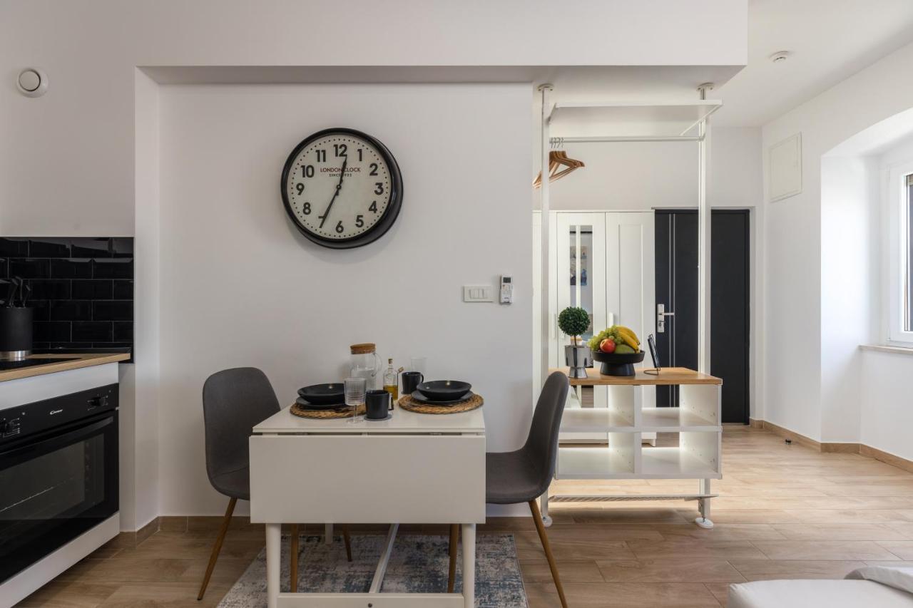 Agostini - Self Check-In Studios - Free Gated Parking On Site Rijeka Exteriör bild