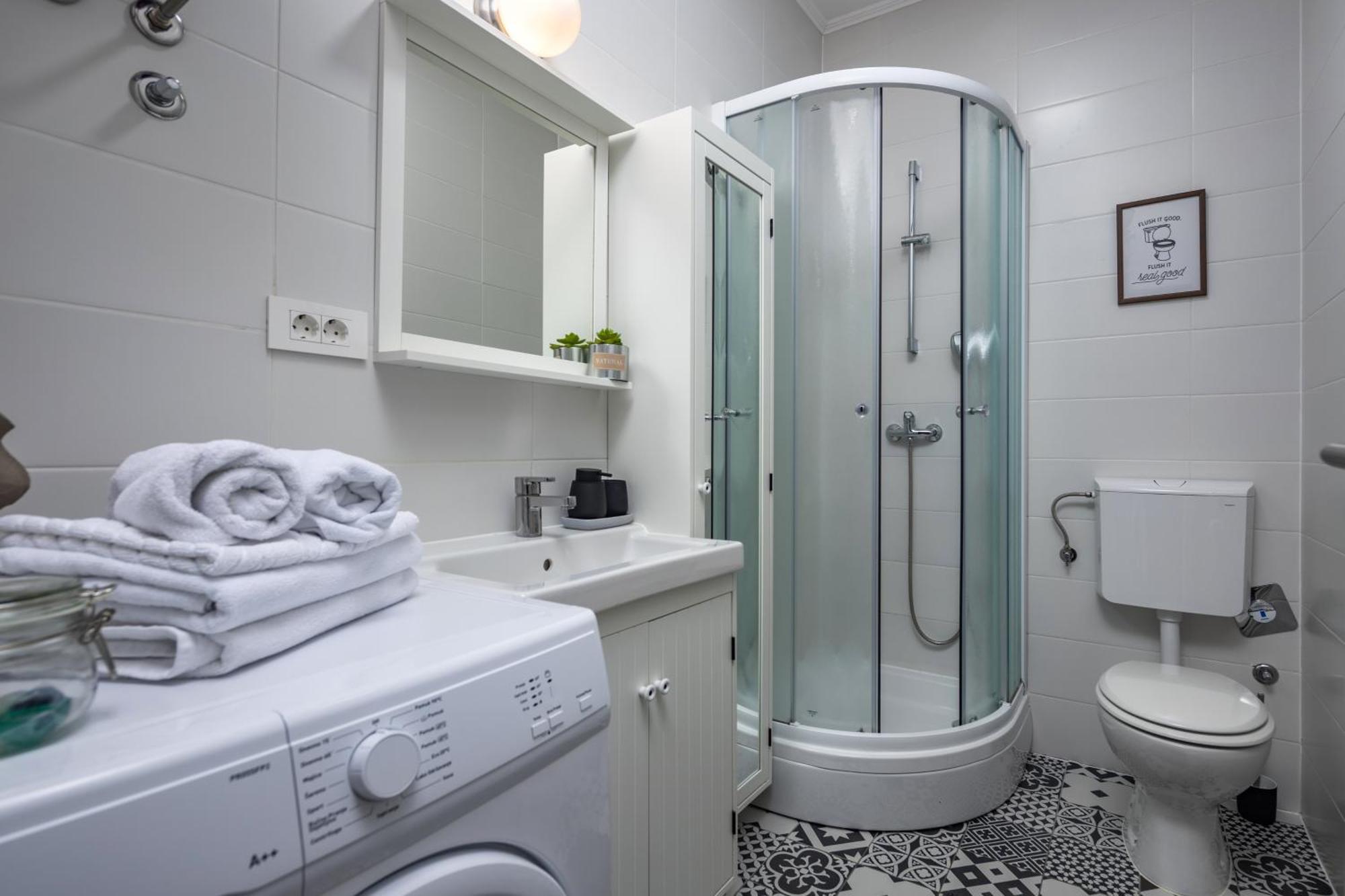 Agostini - Self Check-In Studios - Free Gated Parking On Site Rijeka Exteriör bild